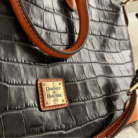Black Crocodile Dooney & Bourke Zipper Satchel - Picture 2 of 15